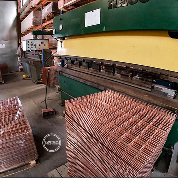 Wire mesh press brake folding 